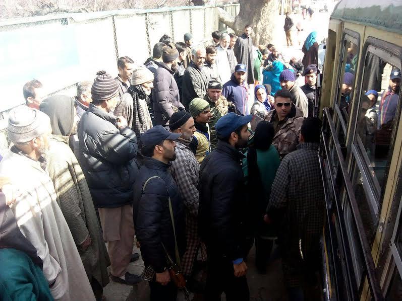 Traffic police cracks down on Passenger service vehicles
